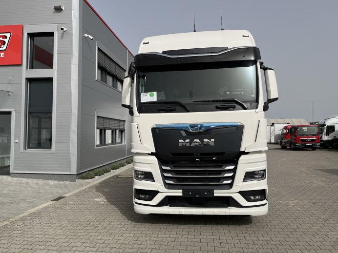 MAN TGX 26.480 6x2-2 LL CH/LOW DECK + NÁSTAVBA PLACHTOVÁ SKLADEM 